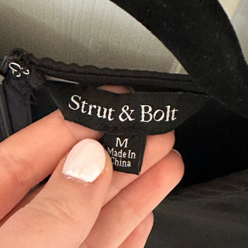 Strut & Bolt Book It Feather Top Black Medium - Picture 5 of 5